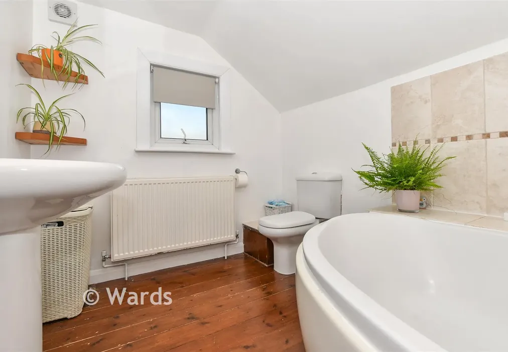Bathroom - Upper Denmark Road, Ashford, Kent - Wards of Kent