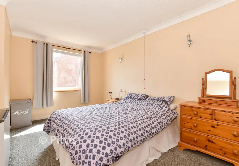 Bedroom - Crocker Street, Newport, Isle of Wight - Wards of Kent