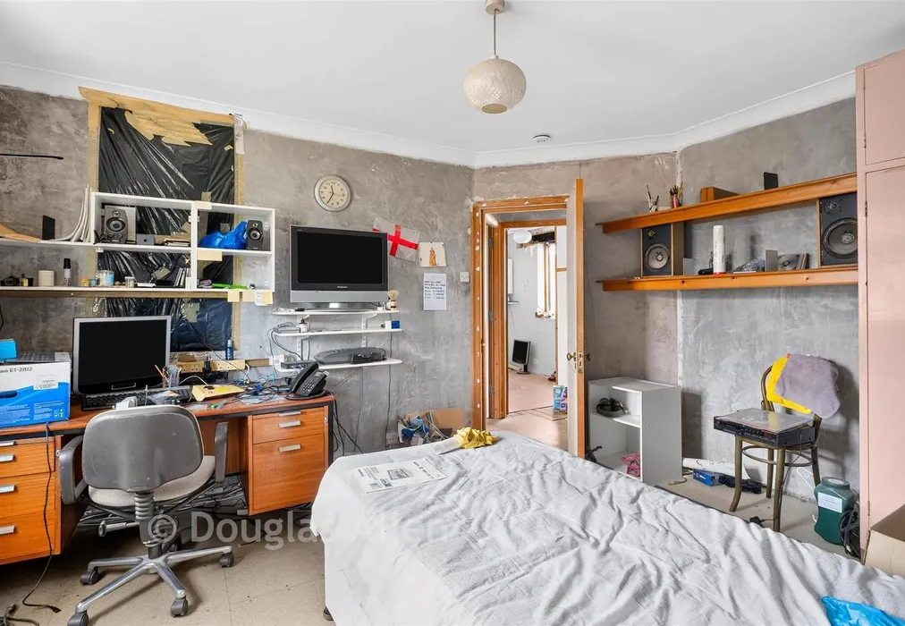 Bedroom - East Road, Chadwell Heath, Essex - Wards of Kent
