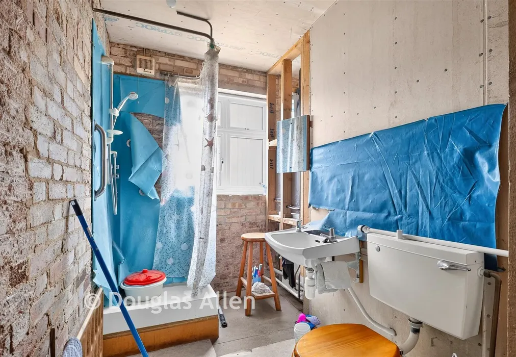 Shower Room - East Road, Chadwell Heath, Essex - Wards of Kent