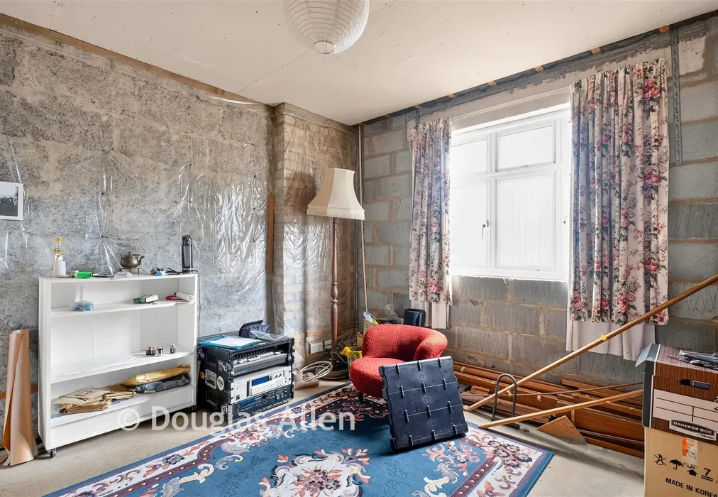 Lounge - East Road, Chadwell Heath, Essex - Wards of Kent