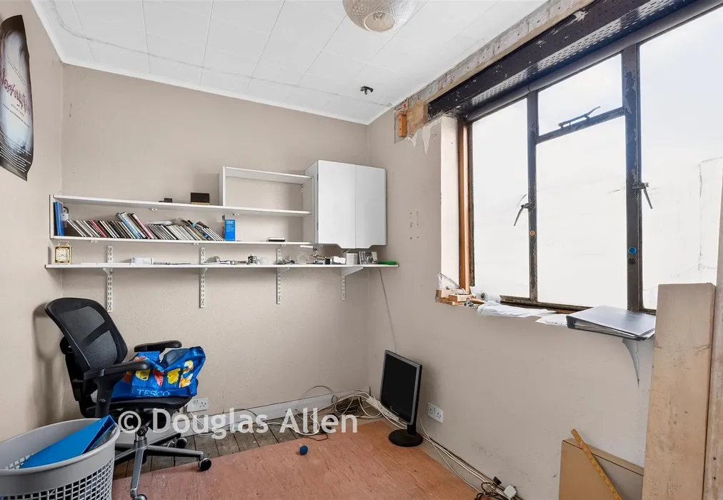 Bedroom - East Road, Chadwell Heath, Essex - Wards of Kent