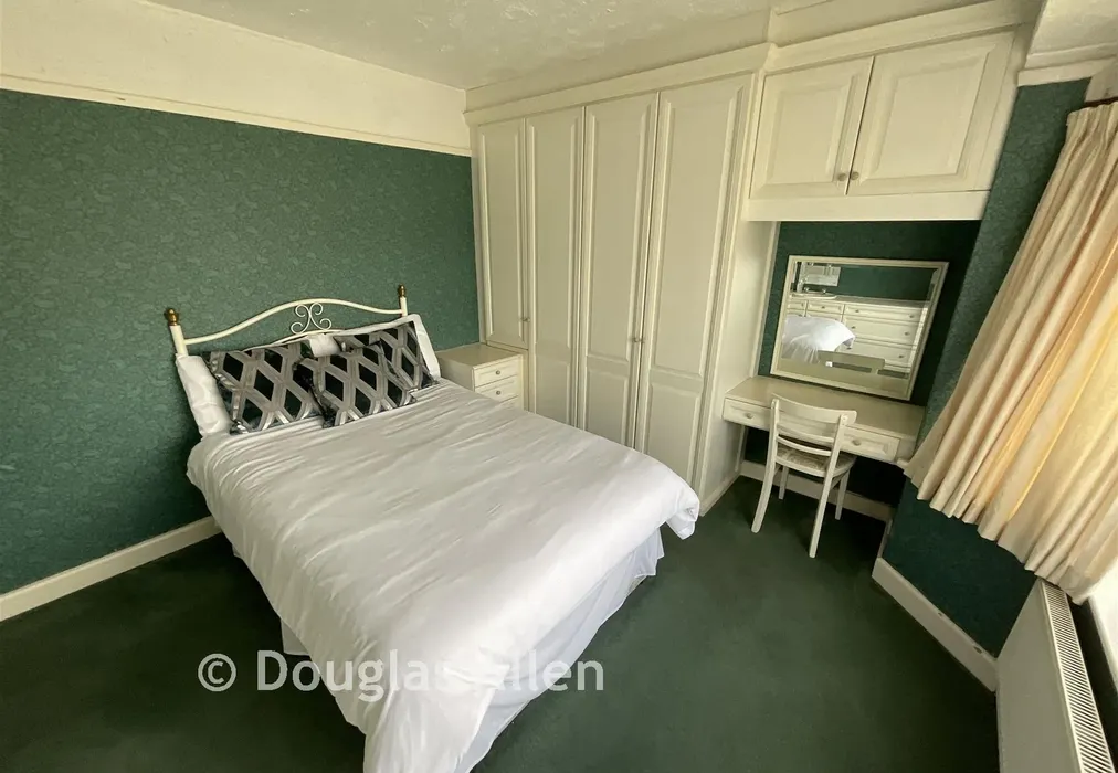 Bedroom - Warescot Road, Brentwood, Essex - Wards of Kent