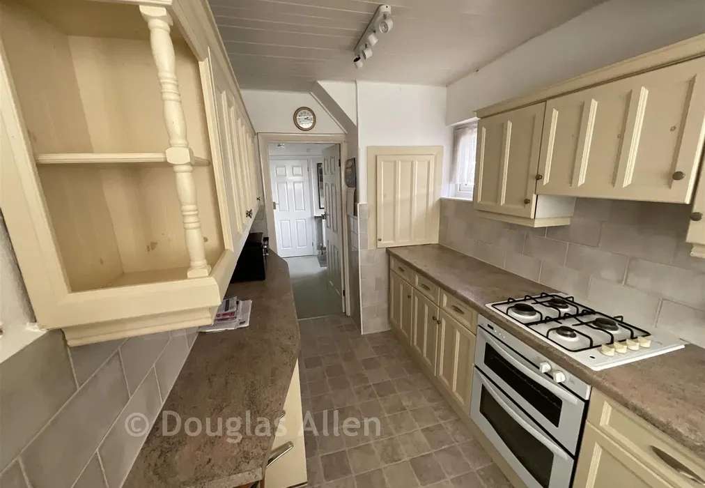 Kitchen - Warescot Road, Brentwood, Essex - Wards of Kent