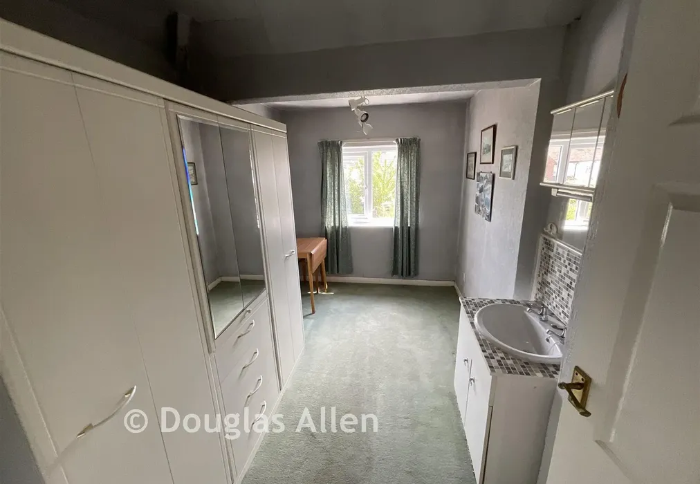 Bedroom - Warescot Road, Brentwood, Essex - Wards of Kent