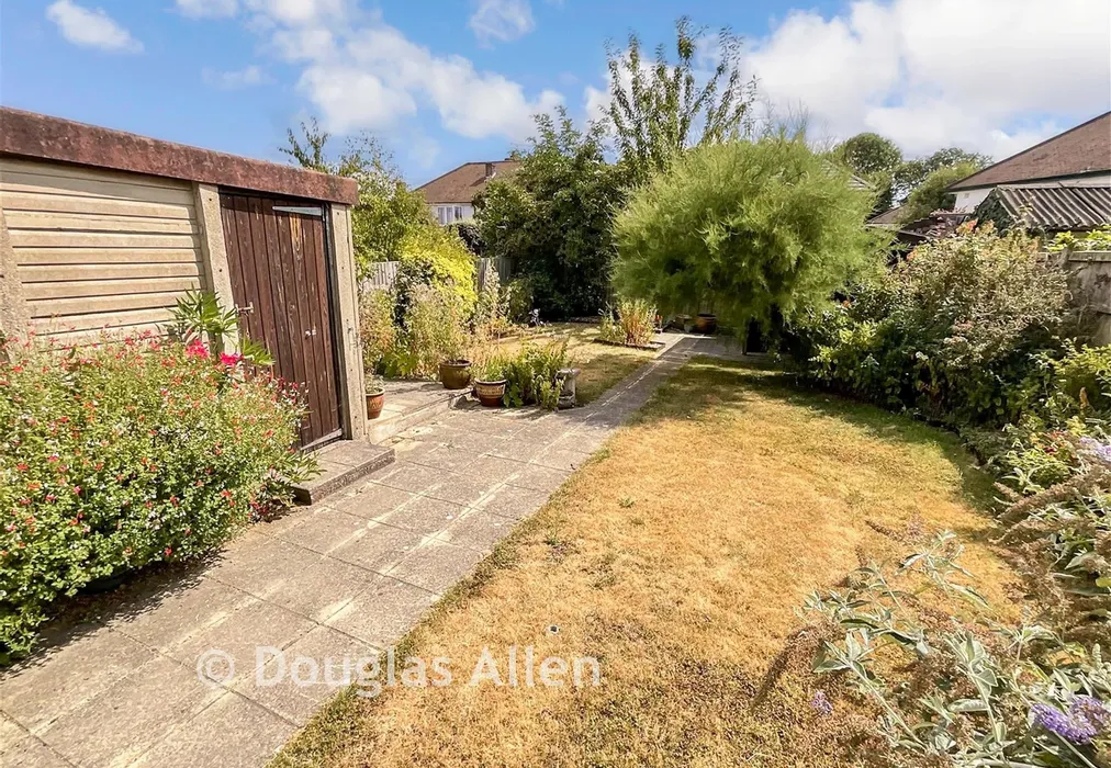 Garden - Warescot Road, Brentwood, Essex - Wards of Kent