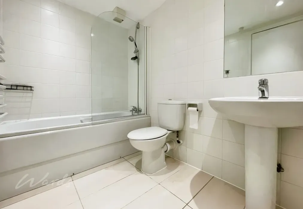 bathroom - Medway Wharf Road Tonbridge TN9 - Wards of Kent
