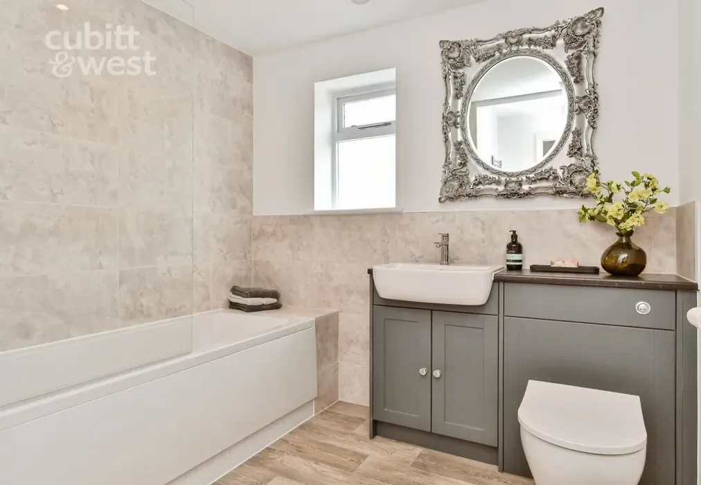 Bathroom - Arundel Road, Peacehaven, BN10 - Wards of Kent