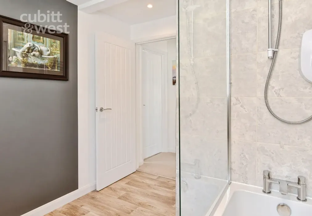 Bathroom - Arundel Road, Peacehaven, BN10 - Wards of Kent