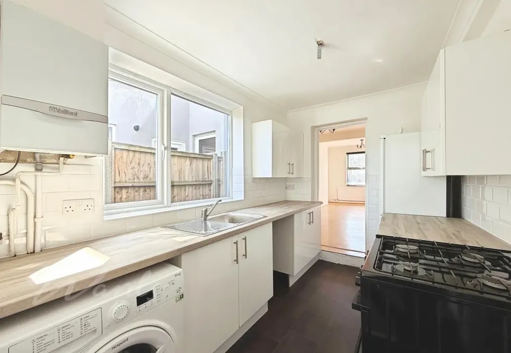 Kitchen - St. Vincent's Road Dartford DA1 - Wards of Kent