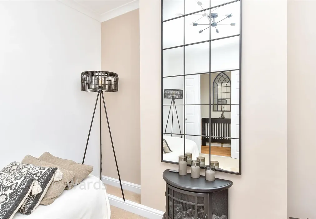 Internal Lifestyle Photograph - Pagitt Street, Chatham, Kent - Wards of Kent