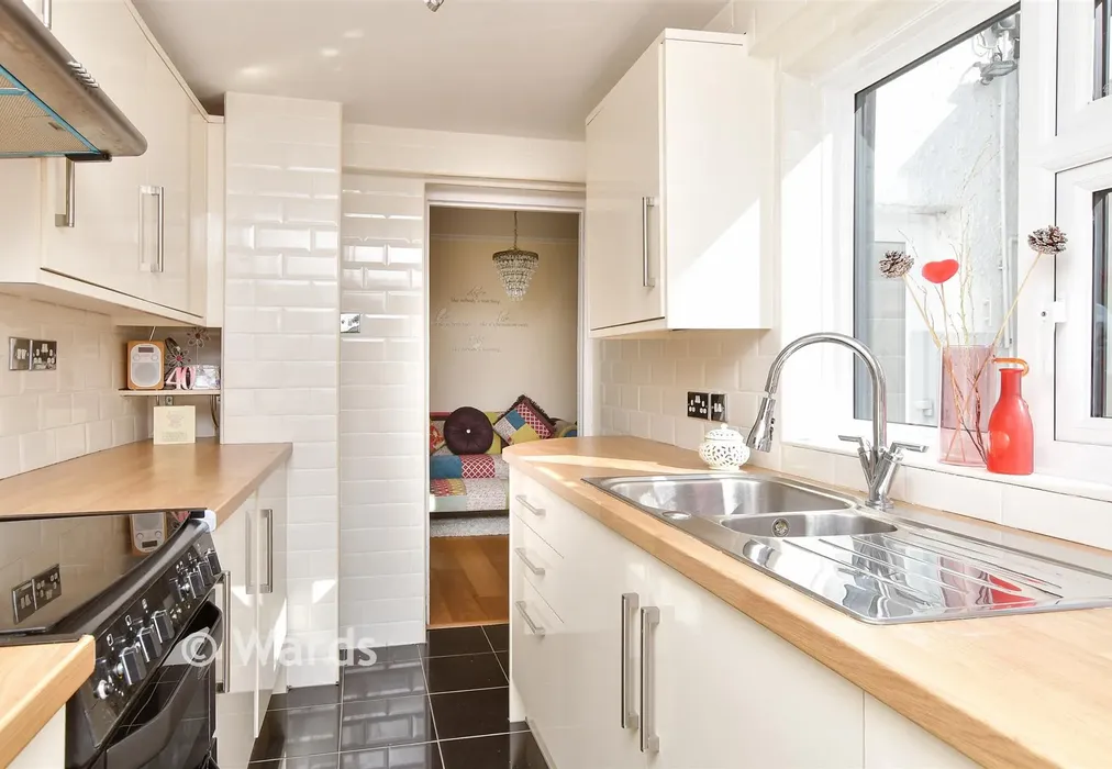 Kitchen - Pagitt Street, Chatham, Kent - Wards of Kent