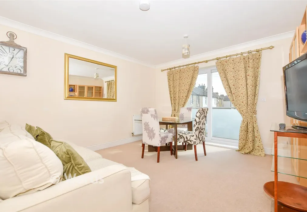 Lounge/Diner - Western Road, Maidstone, Kent - Wards of Kent