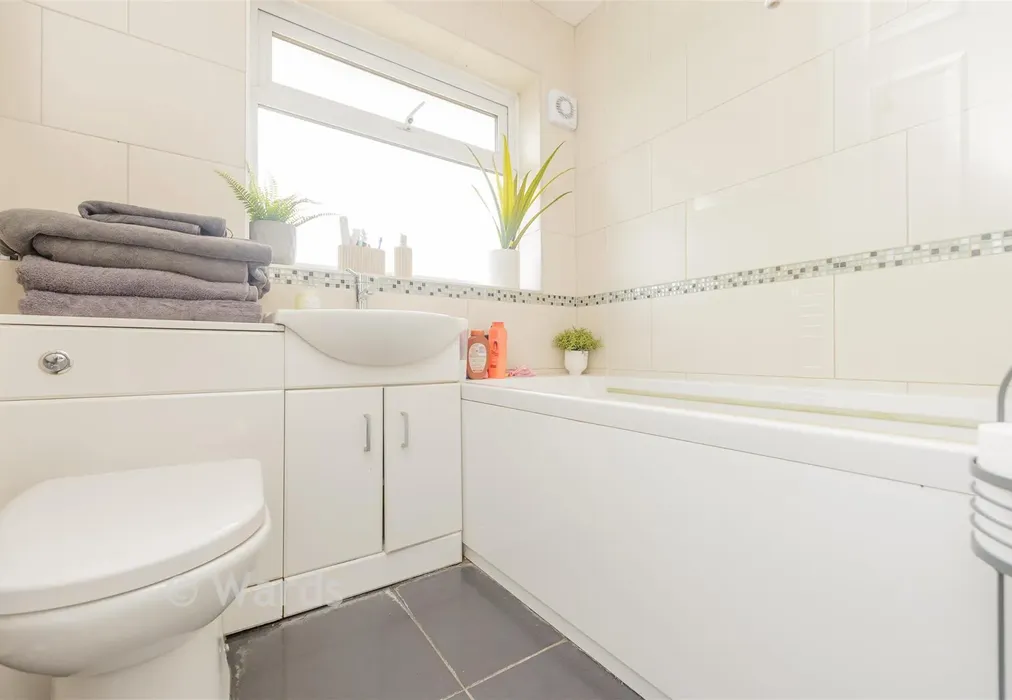 Bathroom - Polhill Drive, Walderslade, Chatham, Kent - Wards of Kent