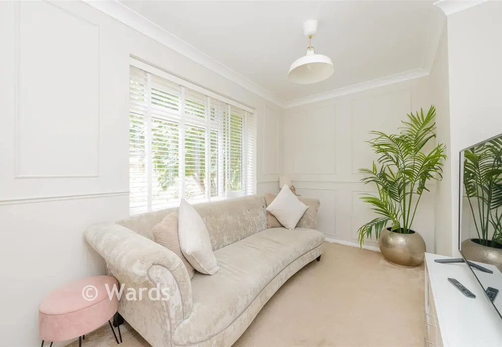 Snug - Polhill Drive, Walderslade, Chatham, Kent - Wards of Kent