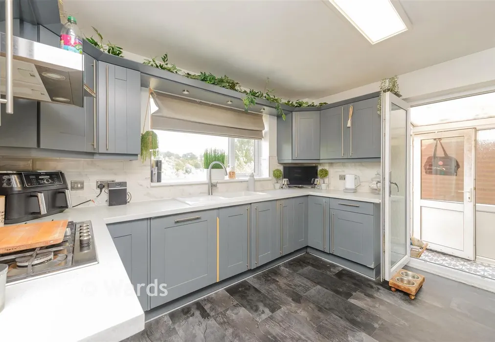 Kitchen - Polhill Drive, Walderslade, Chatham, Kent - Wards of Kent