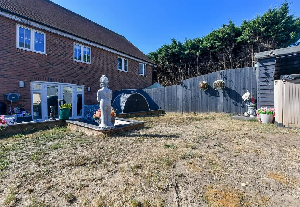 Rear Garden - Larch Close, Ashford, Kent - Wards of Kent