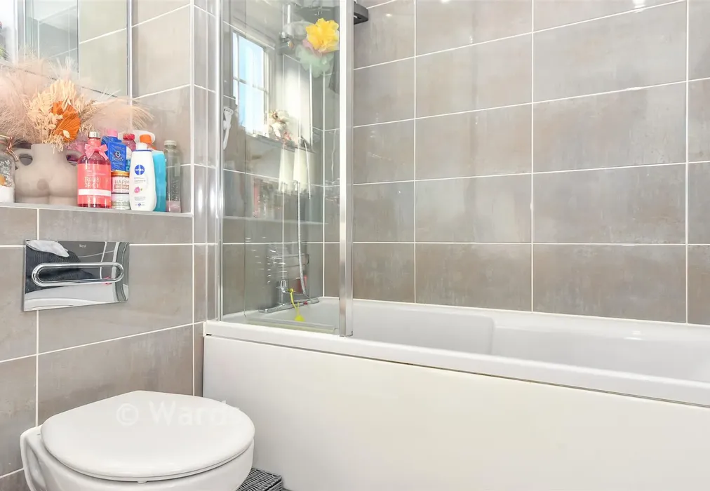 Bathroom - Larch Close, Ashford, Kent - Wards of Kent
