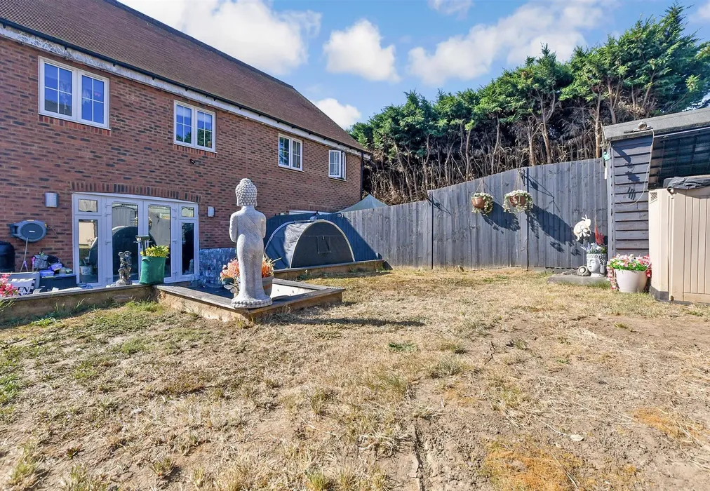 Rear Garden - Larch Close, Ashford, Kent - Wards of Kent