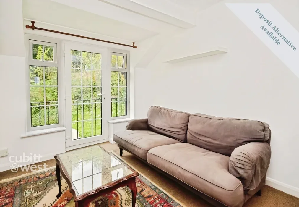Lounge - Coach House Mews Mill Street RH1 - Wards of Kent