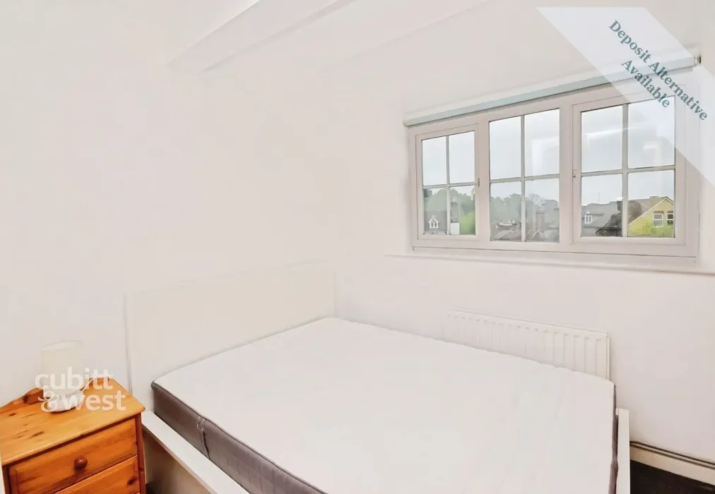 Bedroom - Coach House Mews Mill Street RH1 - Wards of Kent