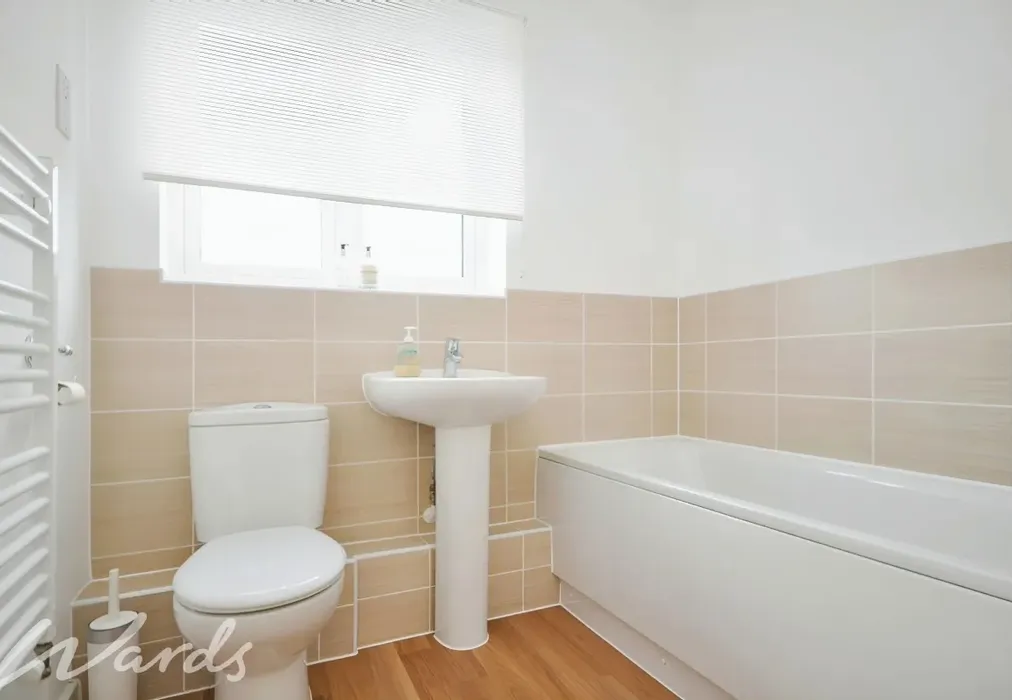 Bathroom - Glimmer Way Wainscott ME3 - Wards of Kent