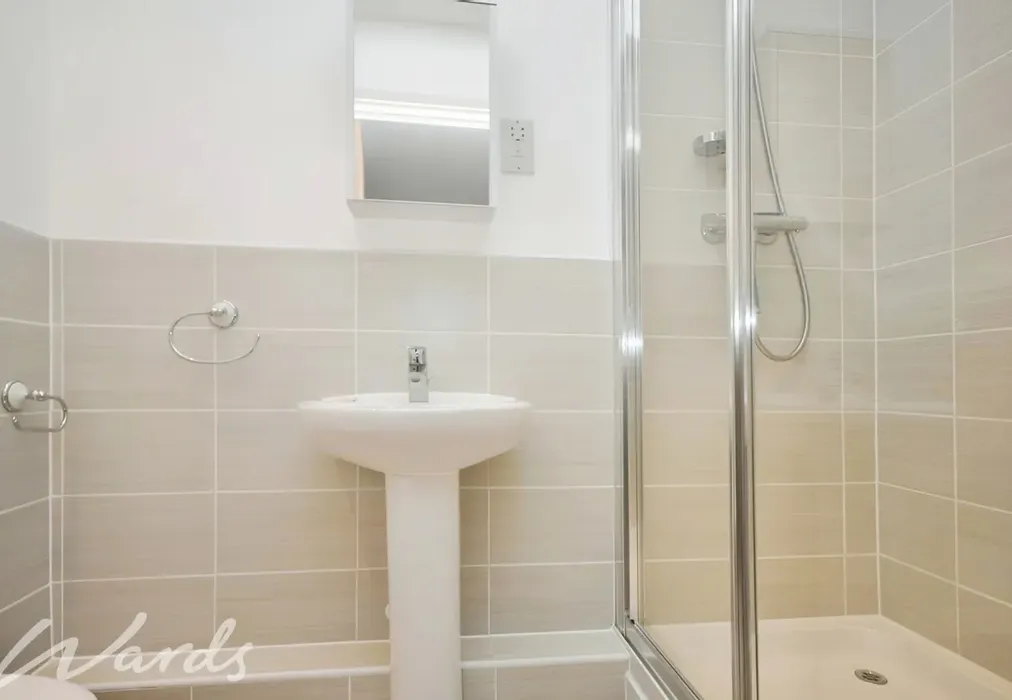 En-suite - Glimmer Way Wainscott ME3 - Wards of Kent