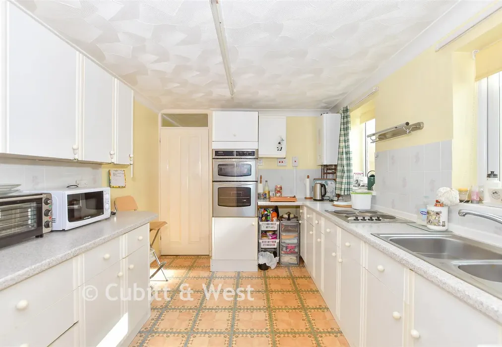 Kitchen - Windsor Road, Waterlooville, Hampshire - Wards of Kent