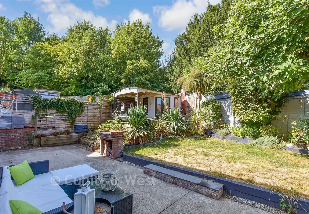 Rear Garden - The Vale, Waterlooville, Hampshire - Wards of Kent