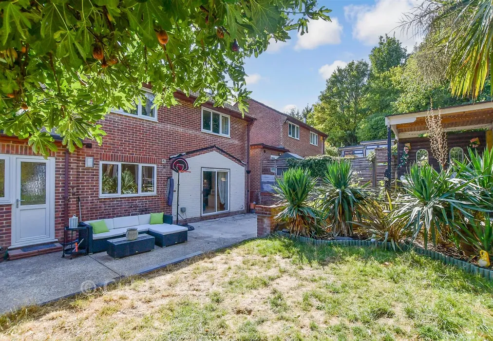 Rear Garden - The Vale, Waterlooville, Hampshire - Wards of Kent