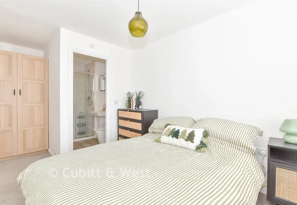 Bedroom 1 - Whitegate Way, Chichester, West Sussex - Wards of Kent