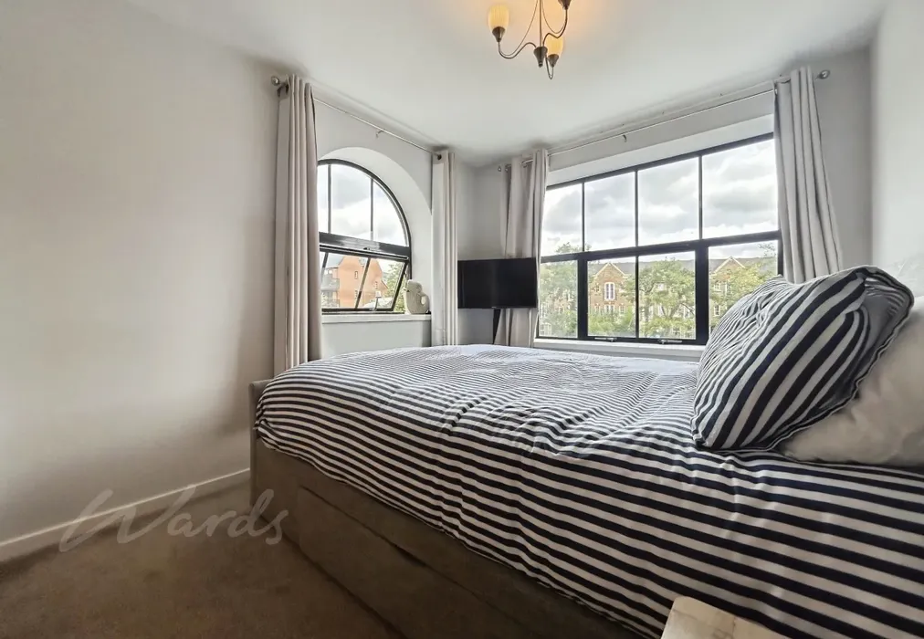 bedroom 1 - Whitefriars Wharf Tonbridge TN9 - Wards of Kent