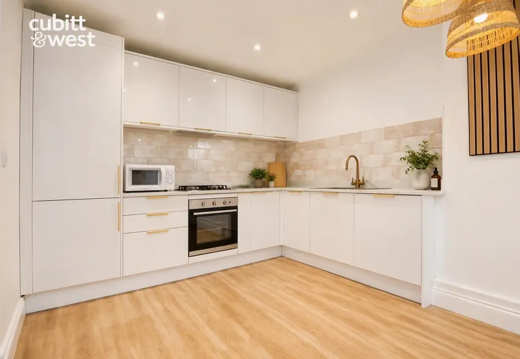 Kitchen - Marine Parade, Brighton, BN2 - Wards of Kent