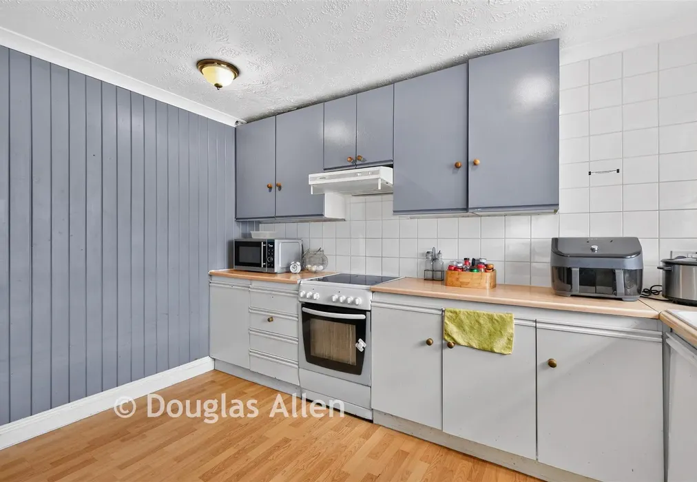 Kitchen - The Willows, Basildon, Essex - Wards of Kent