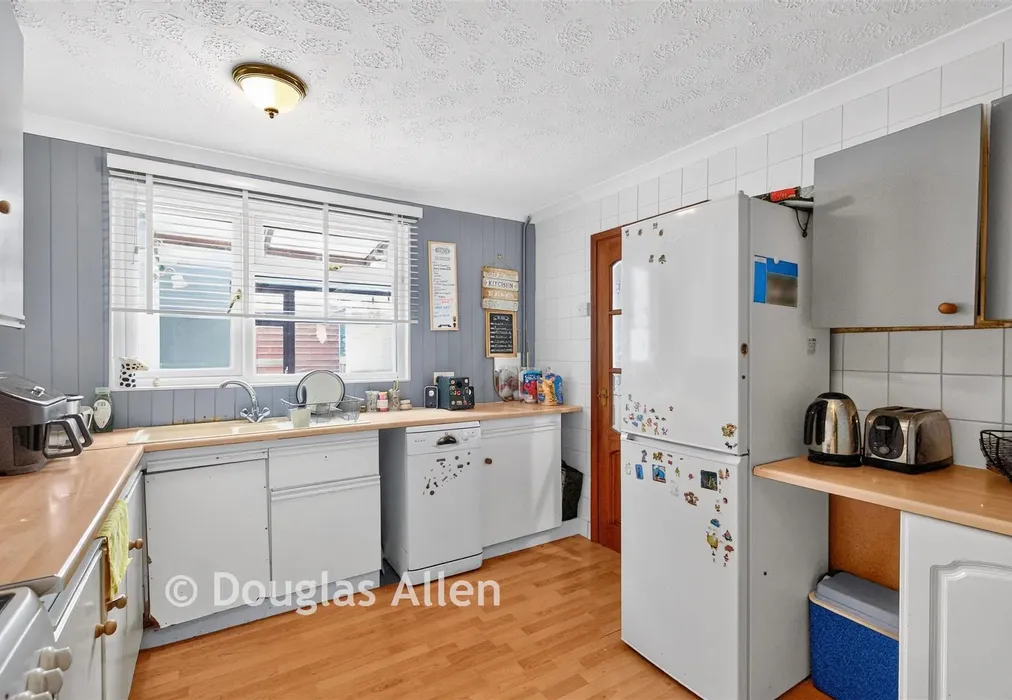 Kitchen - The Willows, Basildon, Essex - Wards of Kent