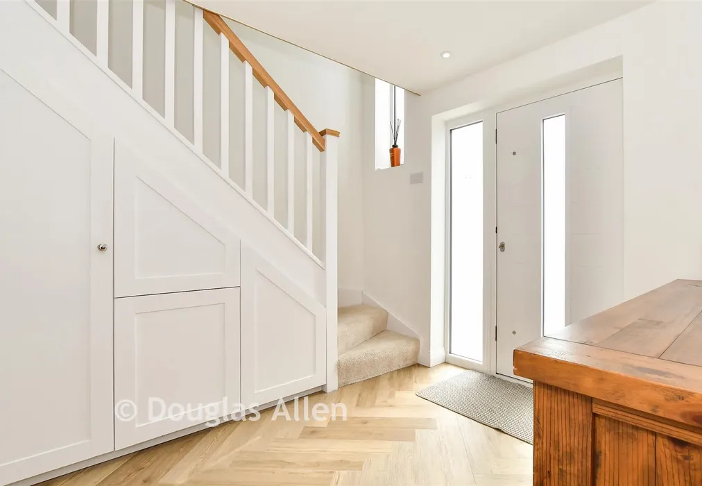 Hallway - Billericay Road, Herongate, Essex - Wards of Kent