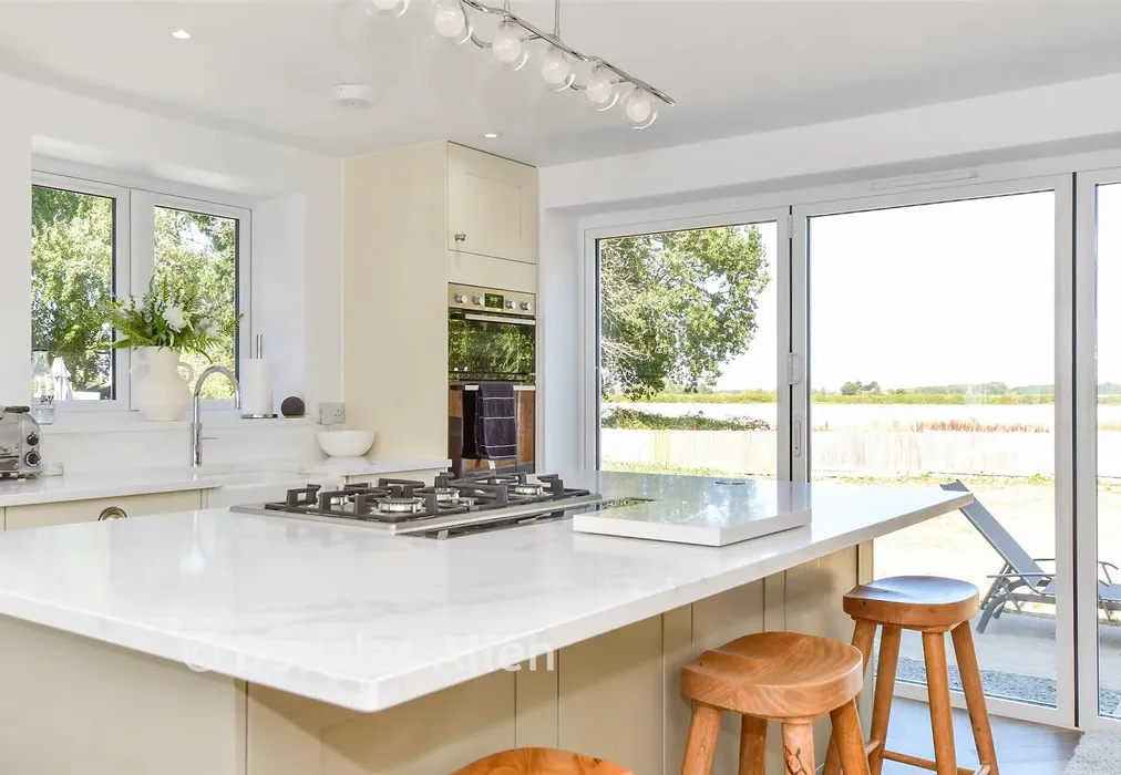Internal Lifestyle Photograph - Billericay Road, Herongate, Essex - Wards of Kent