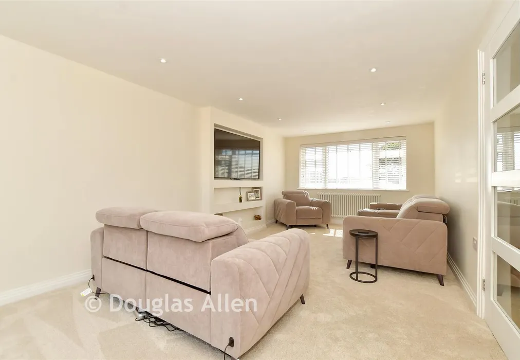 Lounge - Billericay Road, Herongate, Essex - Wards of Kent
