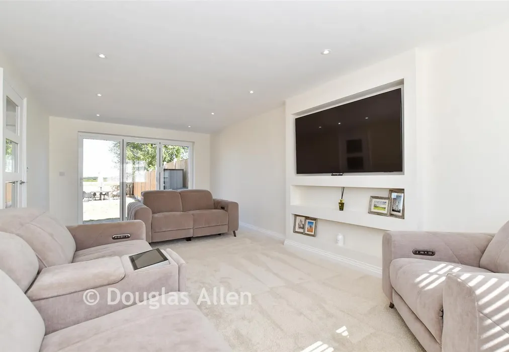 Lounge - Billericay Road, Herongate, Essex - Wards of Kent