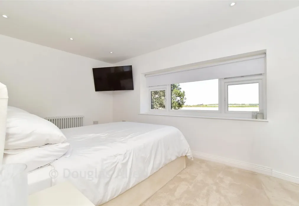 Bedroom 1 - Billericay Road, Herongate, Essex - Wards of Kent