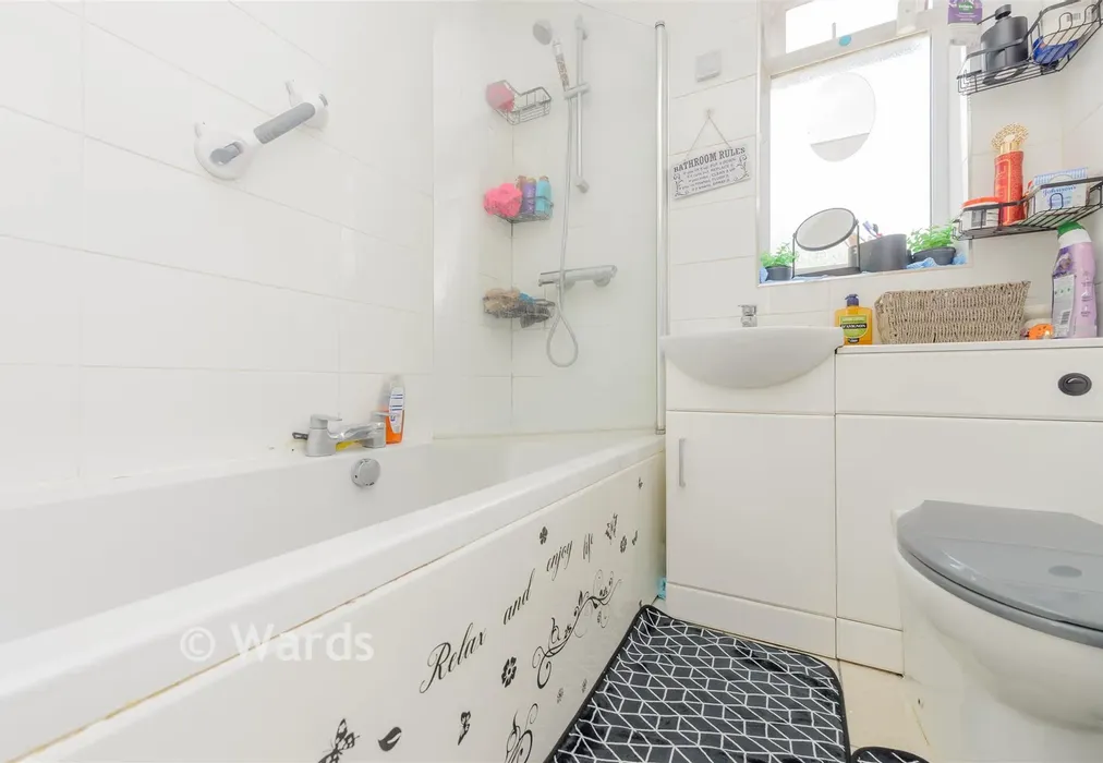 Bathroom - Copenhagen Road, Gillingham, Kent - Wards of Kent