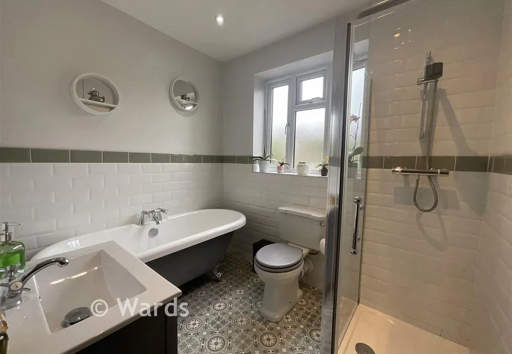 Bathroom - Cooper Road, Snodland, Kent - Wards of Kent