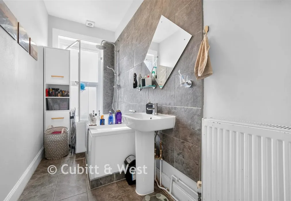 Bathroom - Auckland Road East, Southsea, Hampshire - Wards of Kent