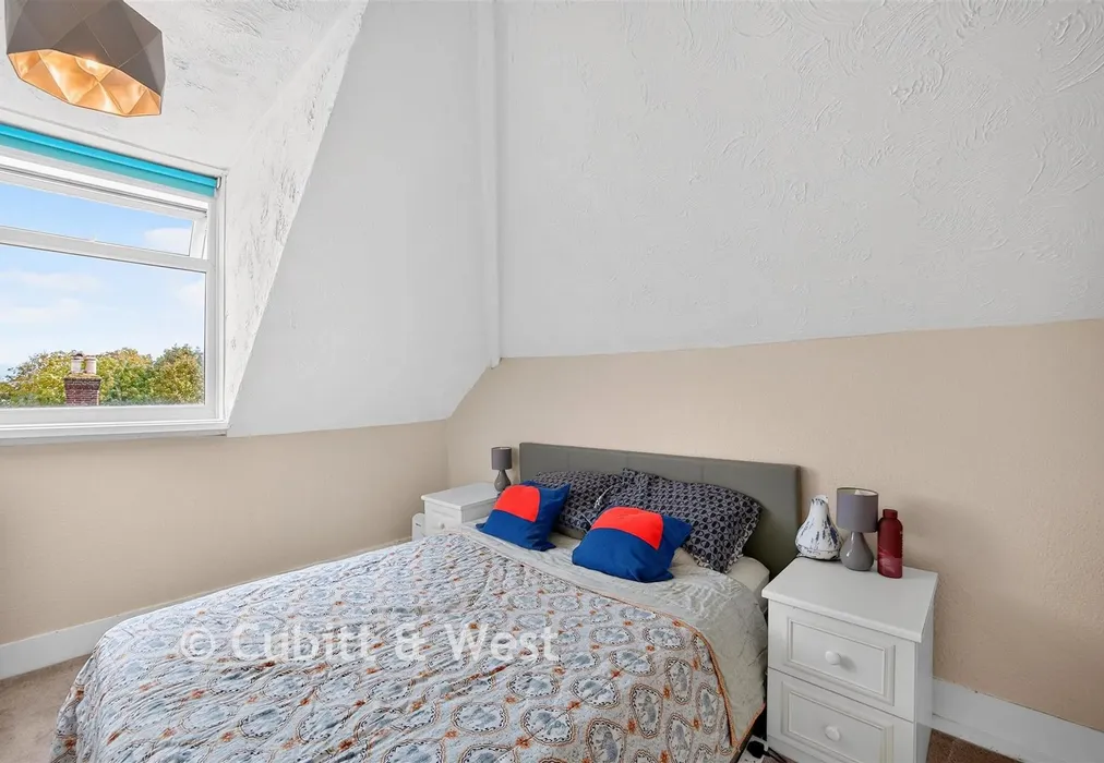 Bedroom 1 - Auckland Road East, Southsea, Hampshire - Wards of Kent