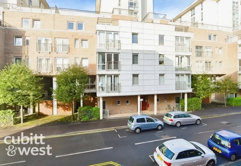  - AVAILABLE WITH NO DEPOSIT Mermaid House Cross Street PO1 - Wards of Kent