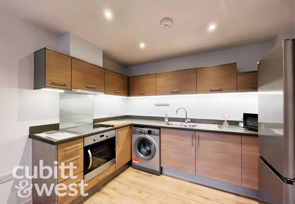  - AVAILABLE WITH NO DEPOSIT Mermaid House Cross Street PO1 - Wards of Kent