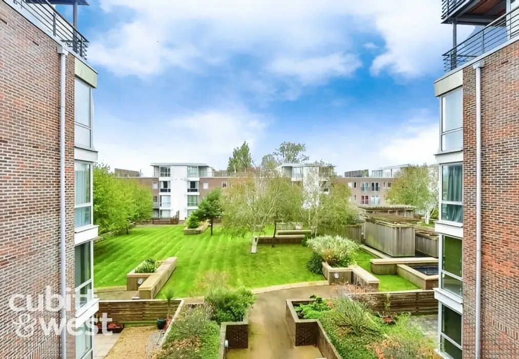  - AVAILABLE WITH NO DEPOSIT Mermaid House Cross Street PO1 - Wards of Kent