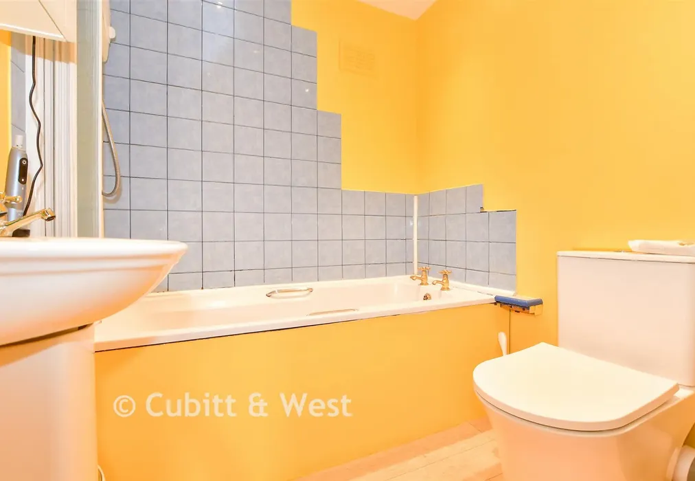 En-Suite Bathroom - Friars Rookery, Three Bridges, Crawley, West Sussex - Wards of Kent