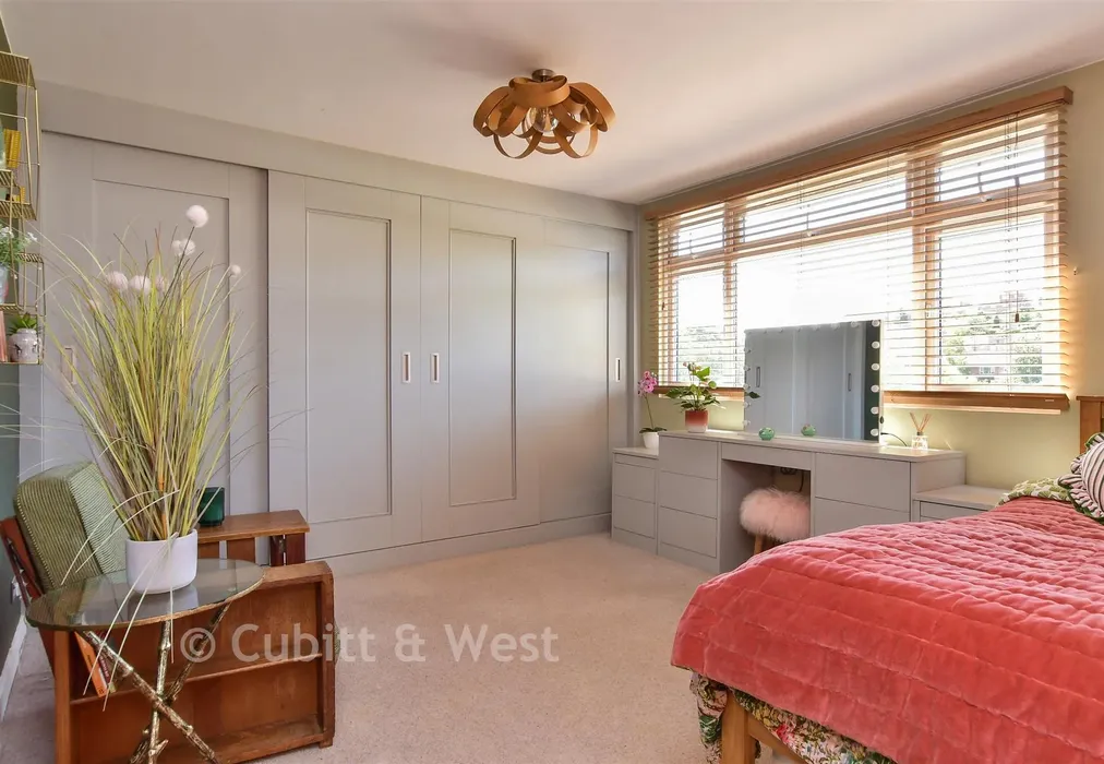 Bedroom 1 - Bankside, Brighton, East Sussex - Wards of Kent