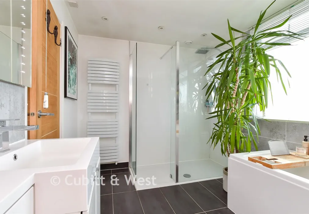 Bathroom - Bankside, Brighton, East Sussex - Wards of Kent